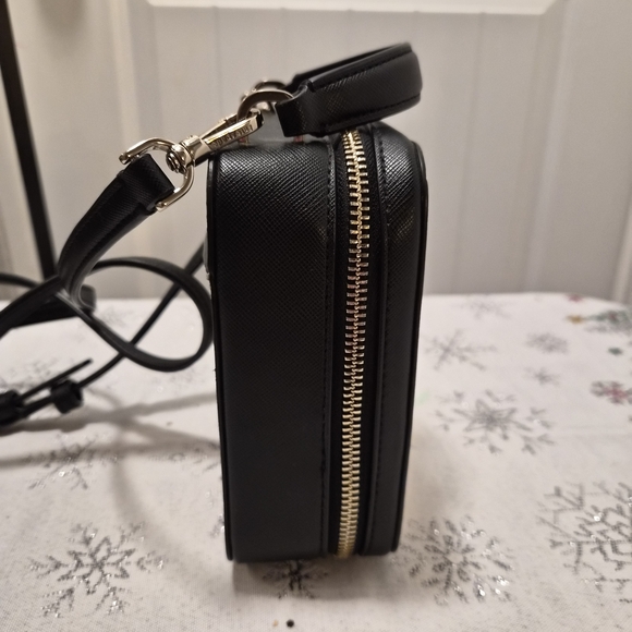 Kate Spade - Daisy Vanity Penguin Crossbody - Picture 5 of 7